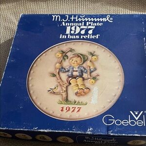 M.J. Hummel Annual Plate 1977